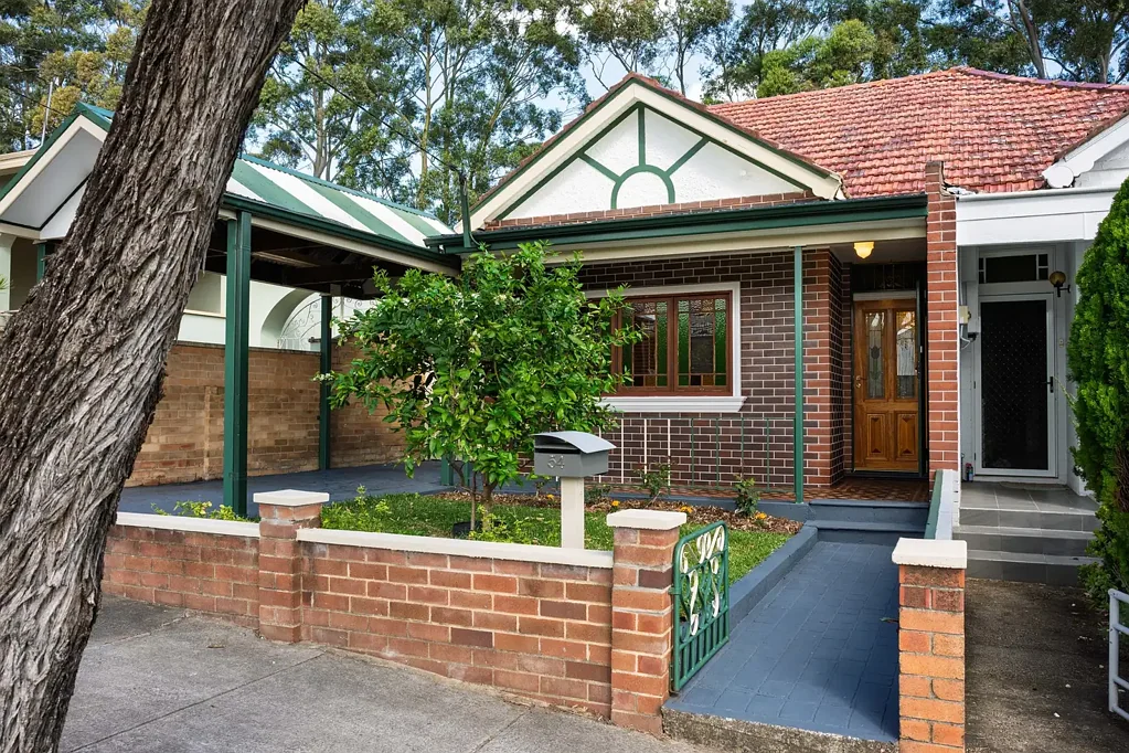 Ashbury 3Kwarto Elegant Federation Semi Featuring Formal & Casual Living