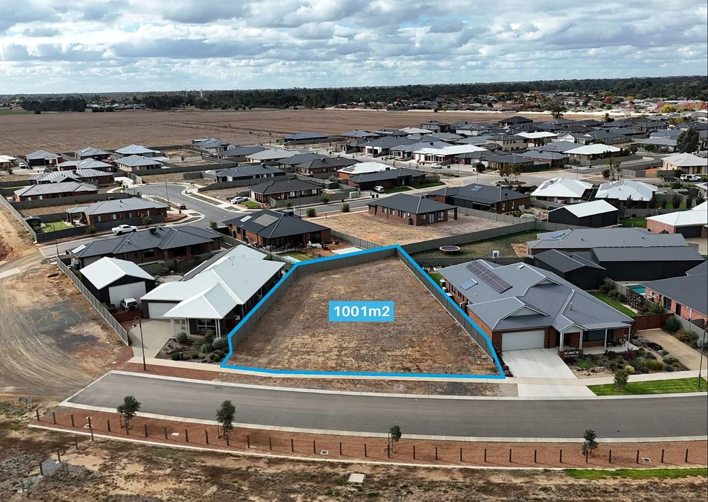 Mooroopna Mooroopna - Titled block 1001mt. Ready to build.