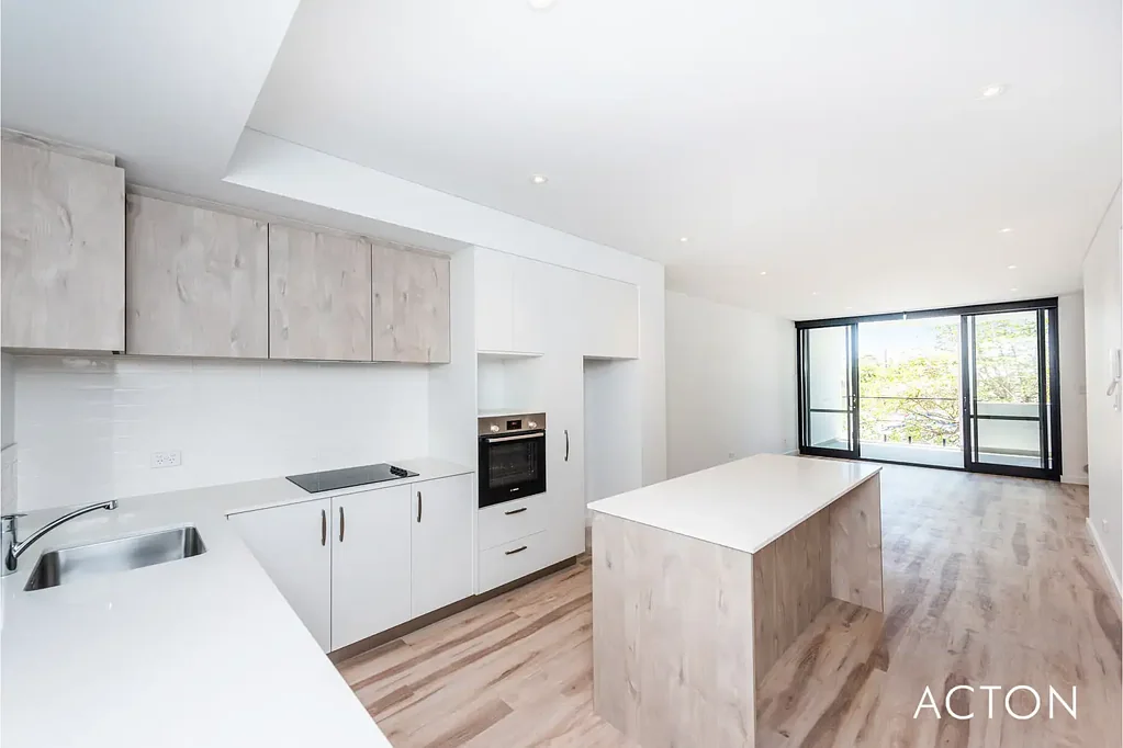 Contemporary Apartment within walking distance to shops, cinema, restaurants & the gym! Just a few minutes drive to the Beach!