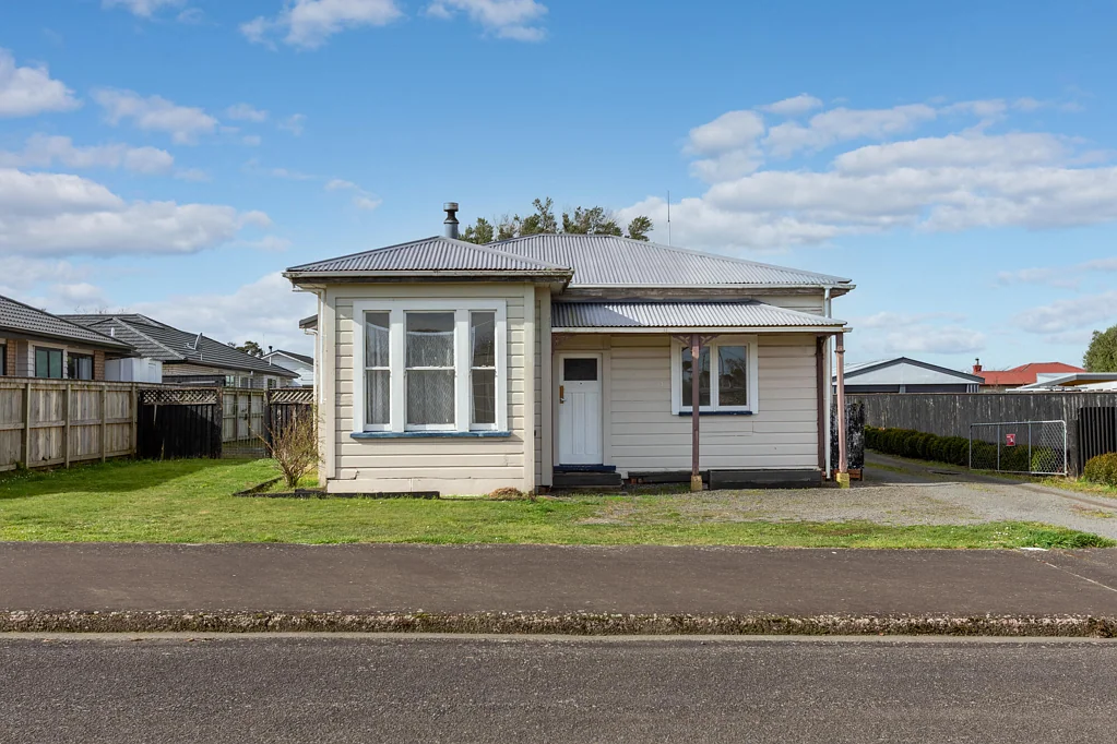 Dannevirke 4બેડરૂમ Bring this home back to life