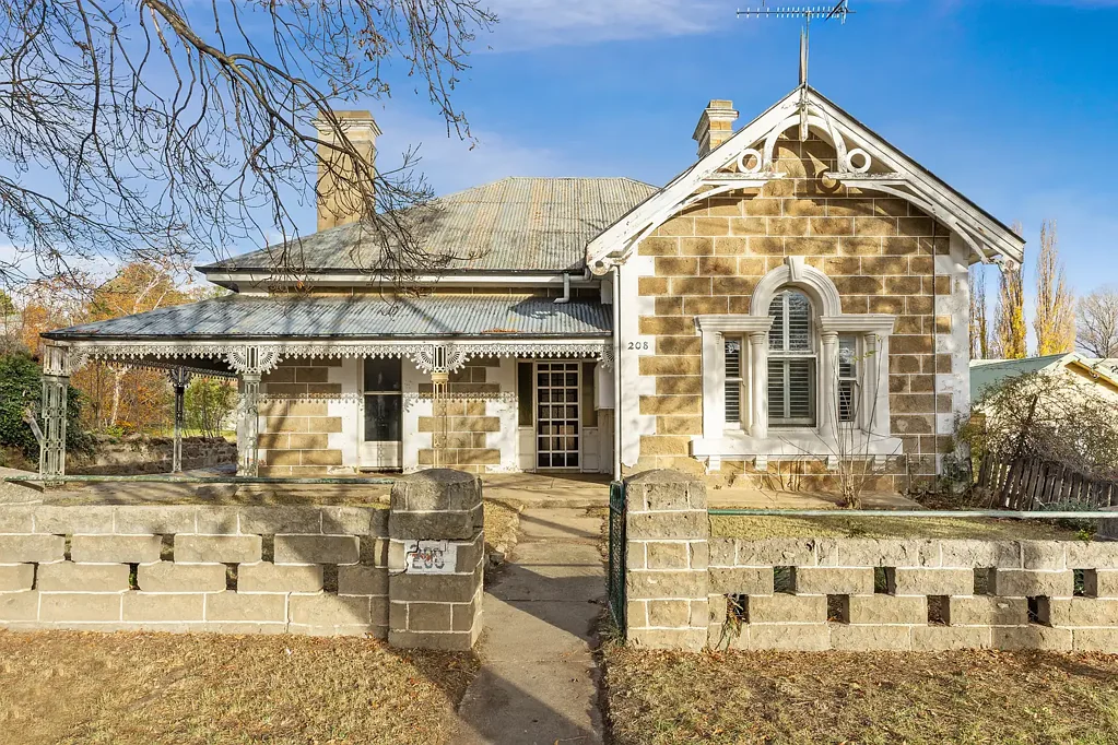 Cooma 3બેડરૂમ Opportunity to secure a piece of history right in the heart of Cooma
