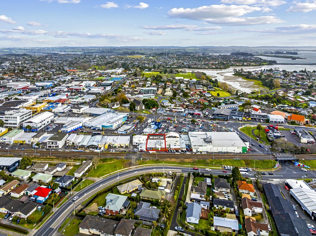 Papakura 94sqm retail/office, Roselands Shopping Centre