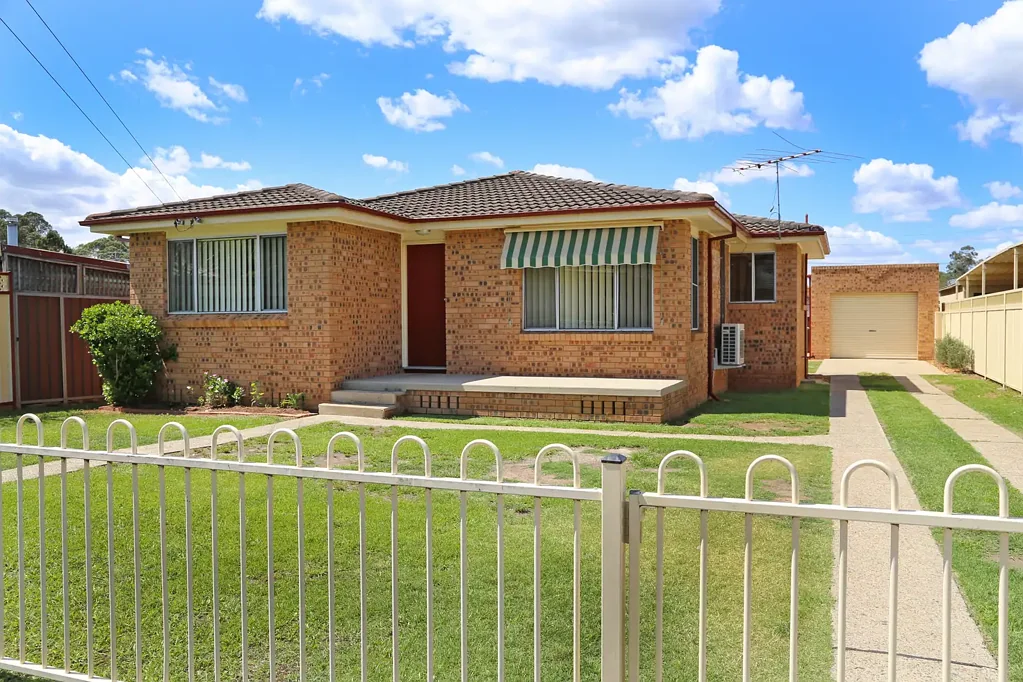 Charming home - Convenient location