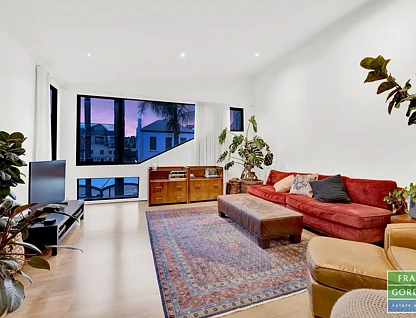 10/15 Beach Street, Port Melbourne, VIC 3207, 2房, 2浴, Townhouse