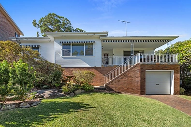 Oatley 3Moenga Charming Home with Elevated Water Views