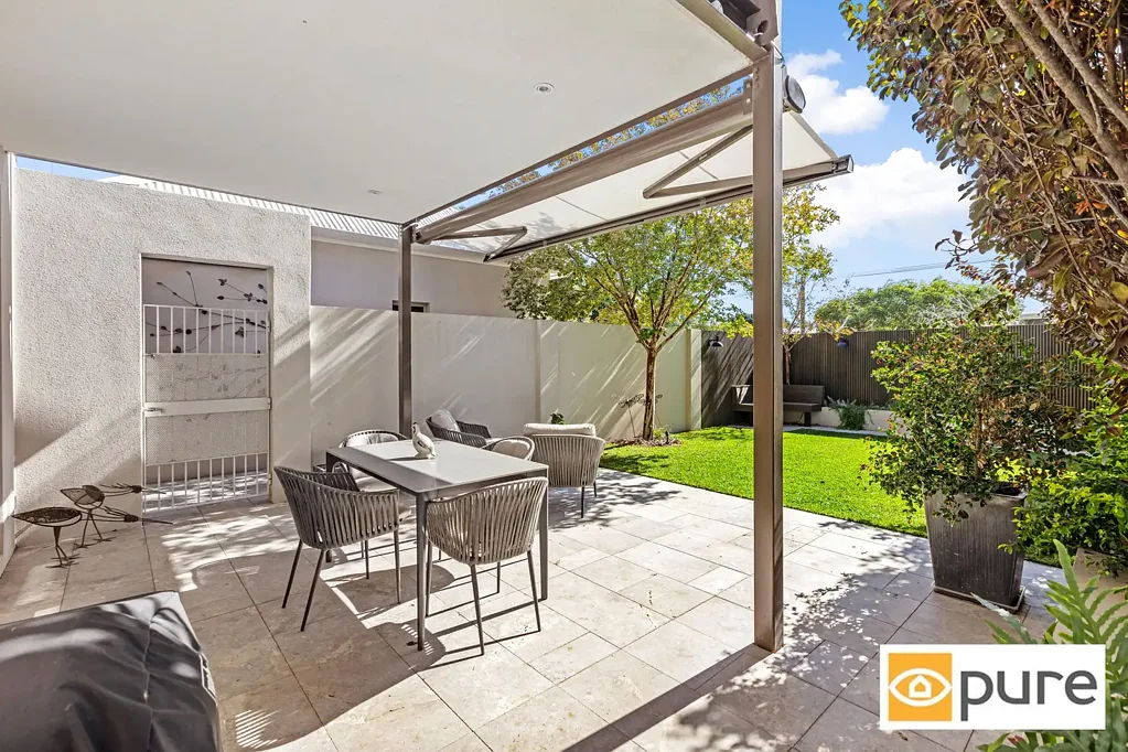 ELEGANT LOW MAINTENANCE LIVING IN A PRIME MOSMAN PARK LOCATION