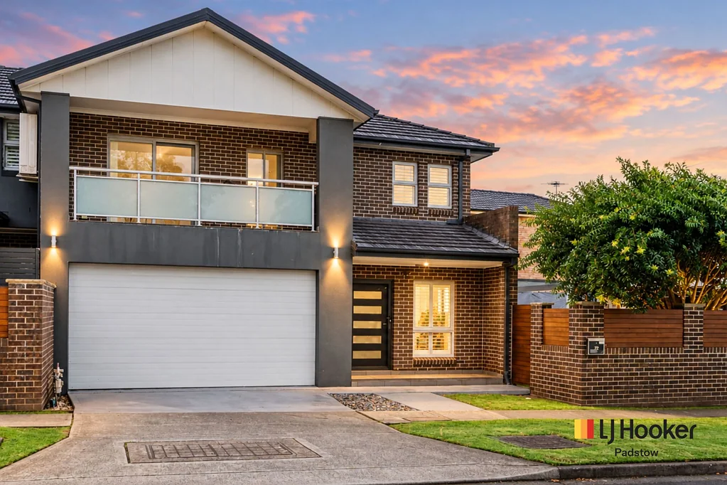 Padstow 4कमरा Spacious Dual-Level Family Living Just 9 Minute Stroll to Padstow Station