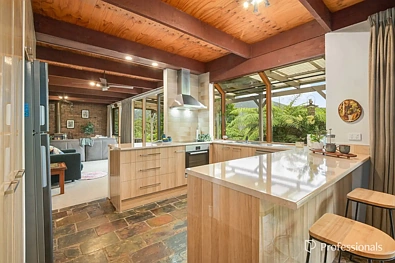 ਹੋਰ - 6 Devon Street, Warburton, VIC 3799