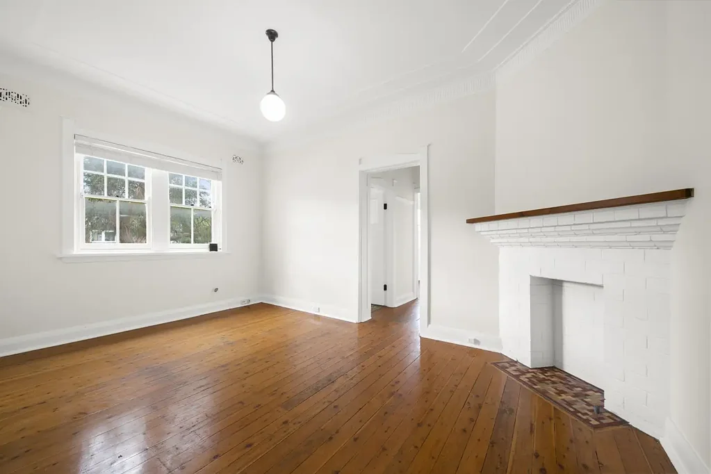 Sunny Two Bedroom Art Deco Apartment