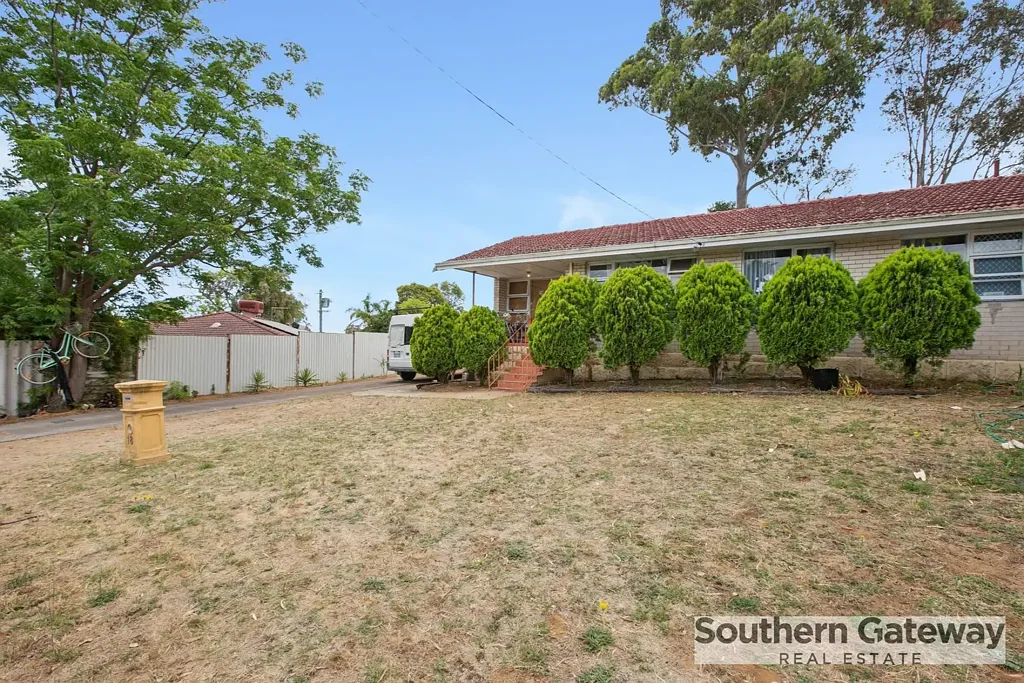 18 Woodley Way, Parmelia, WA 6167