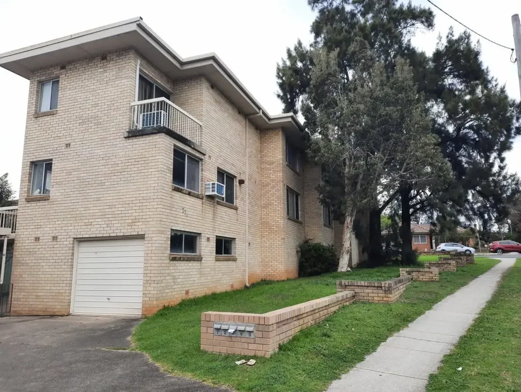 Well-Maintained Unit - Great Location!