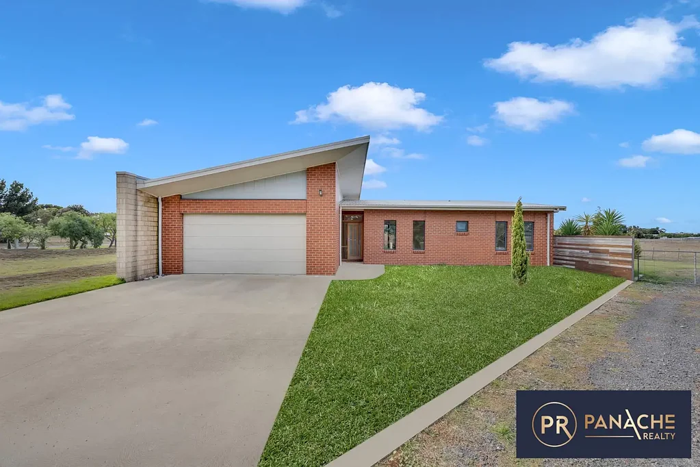 House for Rent with 4.5 Acres of Usable Farmland, Multiple Sheds, Grand Garden