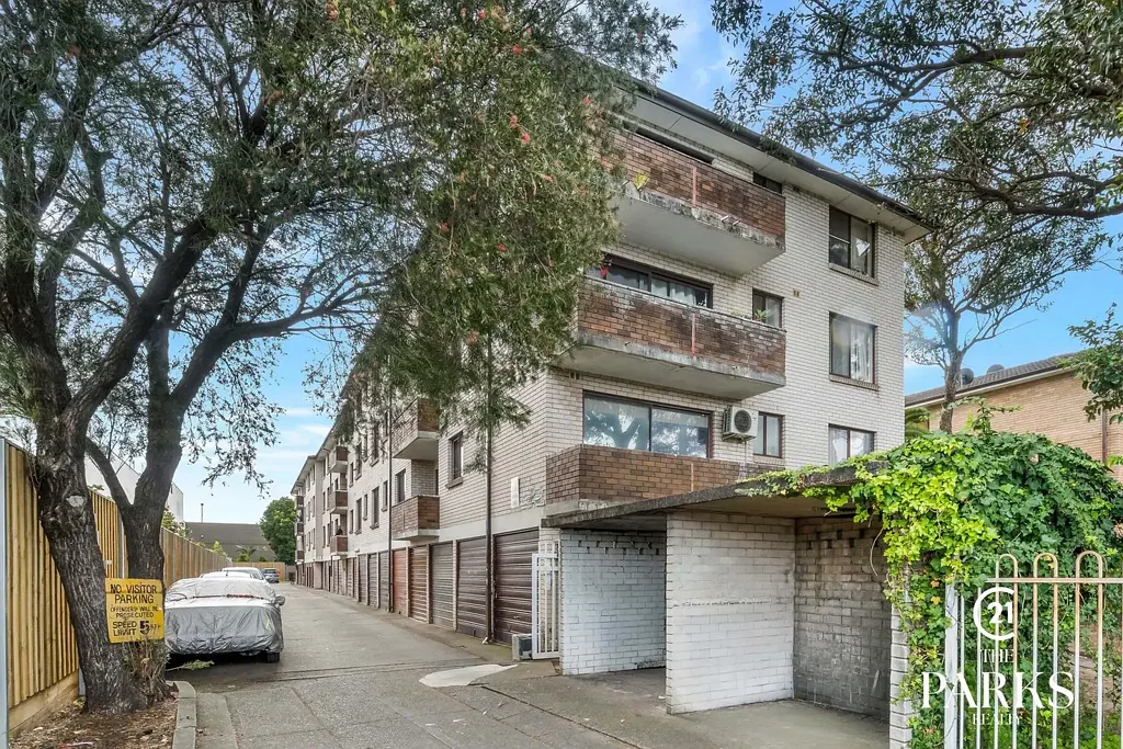 Spacious Two-Bedroom Unit in Convenient Location!