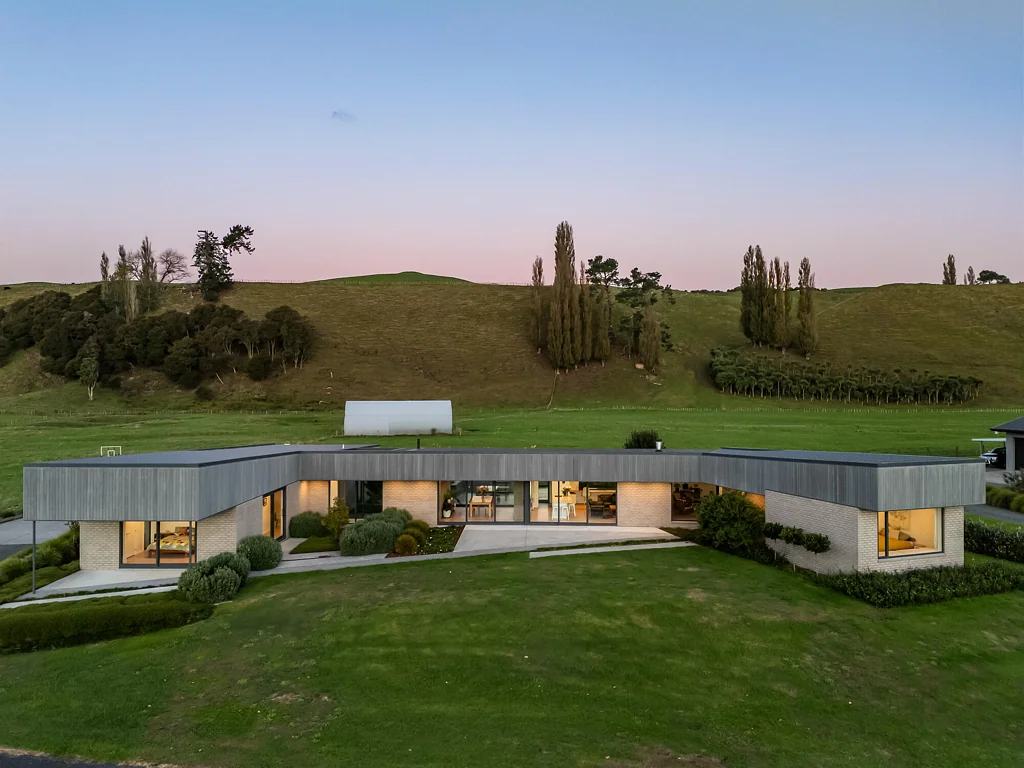 Karapiro 3房  Sweeping River Views & Lifestyle Serenity
