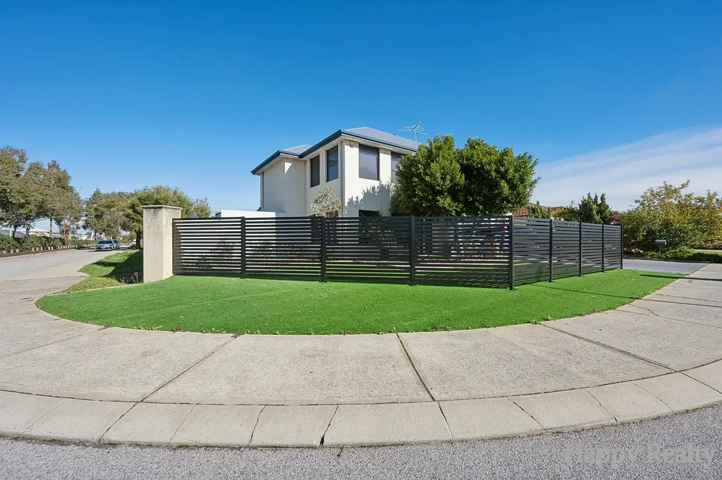 Canning Vale 6غرفة نوم Expansive Family Living on a Corner 738sqm Block with Pool, Solar & Multiple Living Zones
