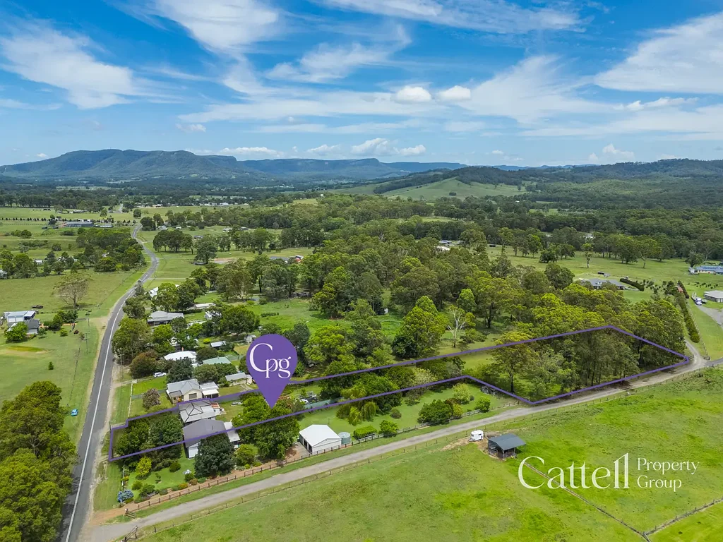 Mulbring 2房  RENOVATORS DELIGHT - Large Lot with Endless Potential!
