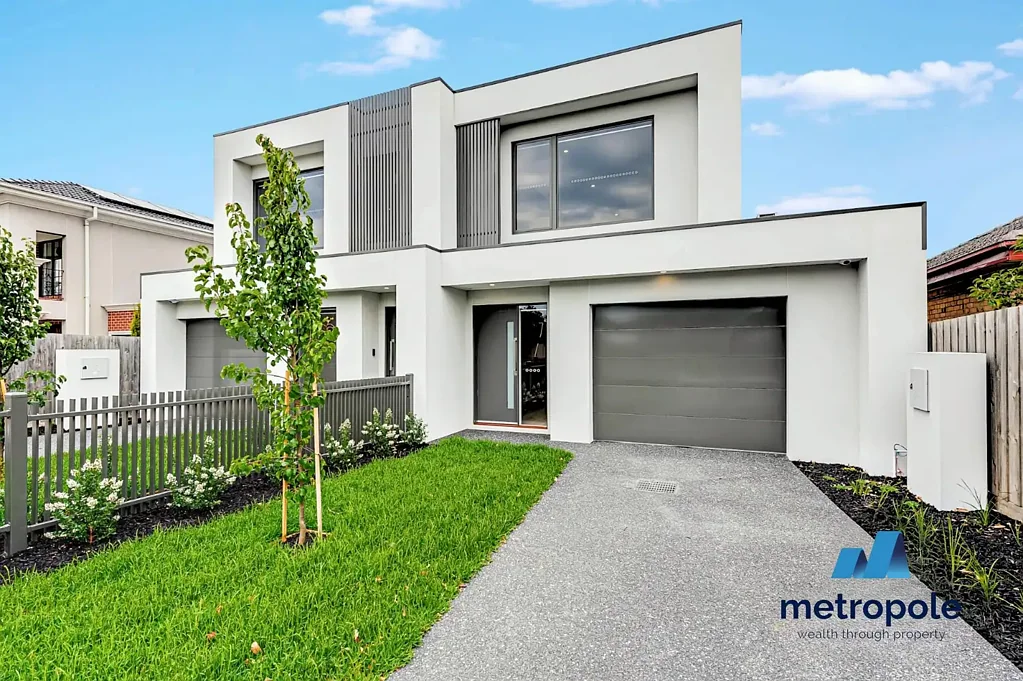 STUNNING 4 BEDROOM FAMILY HOME