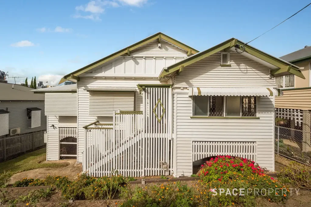 Spring Hill 3部屋 Rare Double Street Frontage in Spring Hill's best pocket