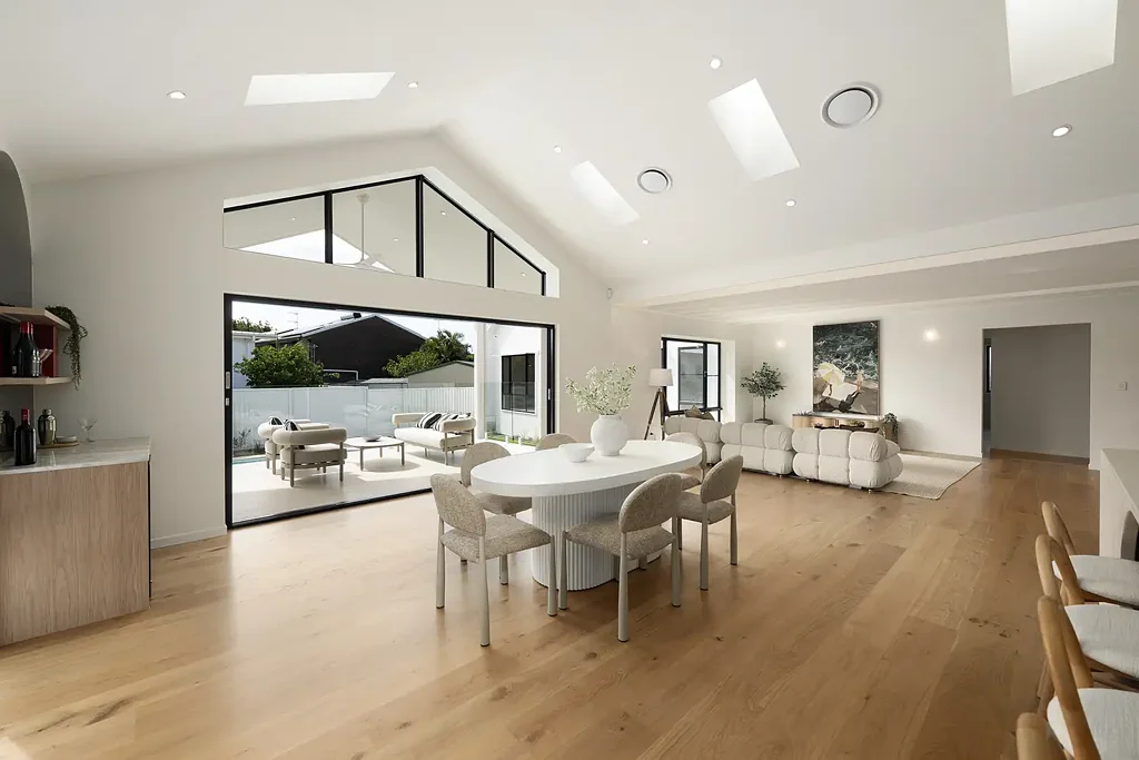 Burleigh Waters 4침실 A Statement in Coastal Luxury, Turn-Key Burleigh Waters Residence