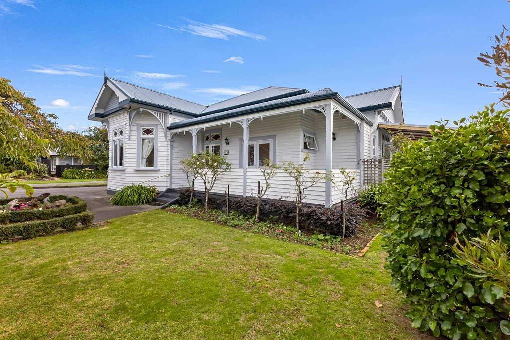 Hawera 6chambre Luxury & income - Nothing compares!