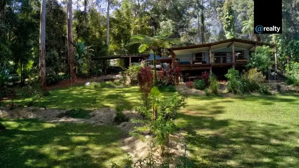Ravenshoe 4房  Family home crafted from a unique blend of quality timbers Ravenshoe