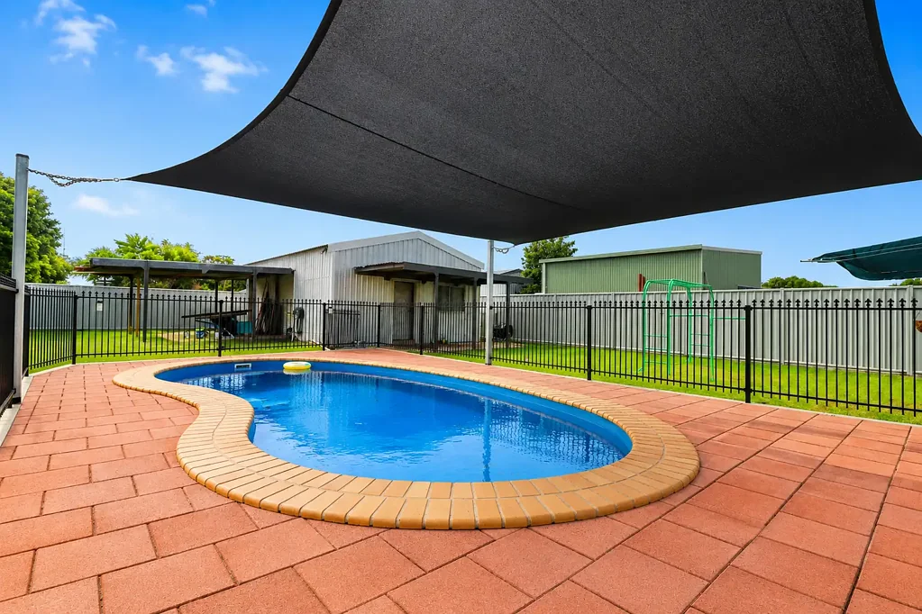 Home Hill 3房  The Complete Lifestyle Package - Pool, Shed, Solar & More