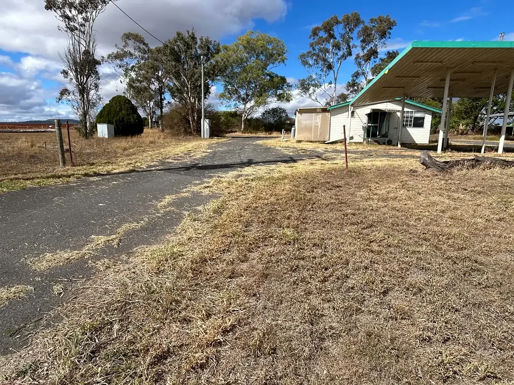 Felton 3房 显要位置 25分钟Toowoomba 车间举升机 私人水井 多功能棚屋 住宅潜力 Four acres, Two titles, Light Industry