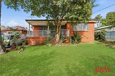 Blacktown 3chambre Family Brick Home- 866sqm block