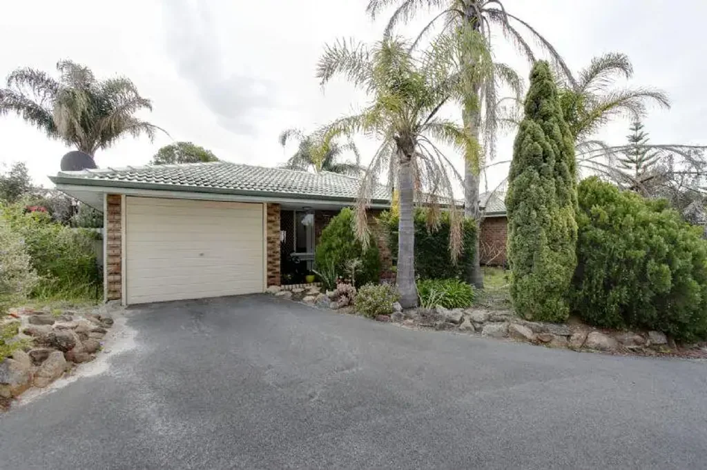 Shelley 2 Bedroom CHARMING 2 BEDROOM VILLA IN THE ROSSMOYNE SCHOOL ZONE