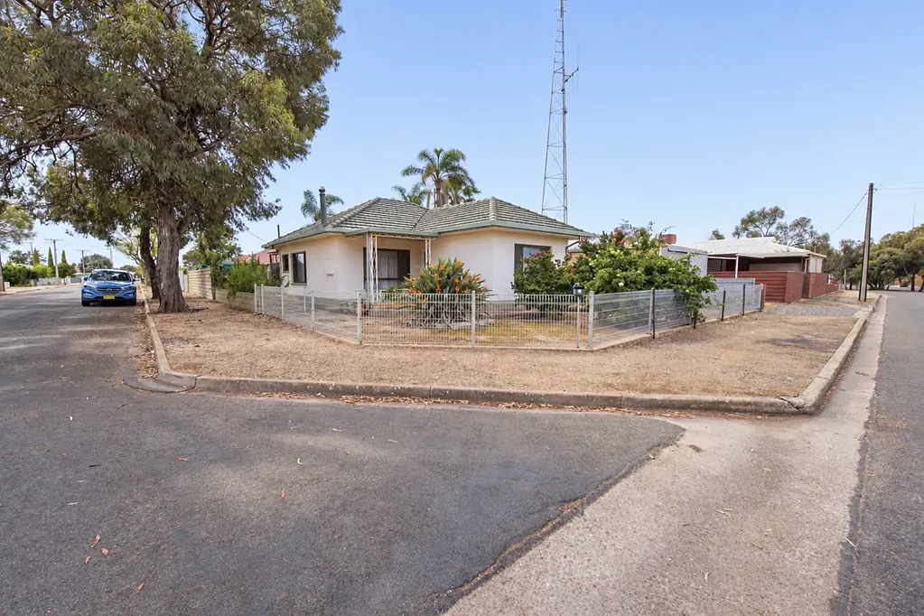 Port Pirie 3Kwarto Solid Home with Renovation Potential on a Generous Corner Allotment