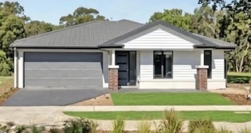 Clyde 4 Bedroom Reserve Facing Family Home on a Huge 490m² Block!