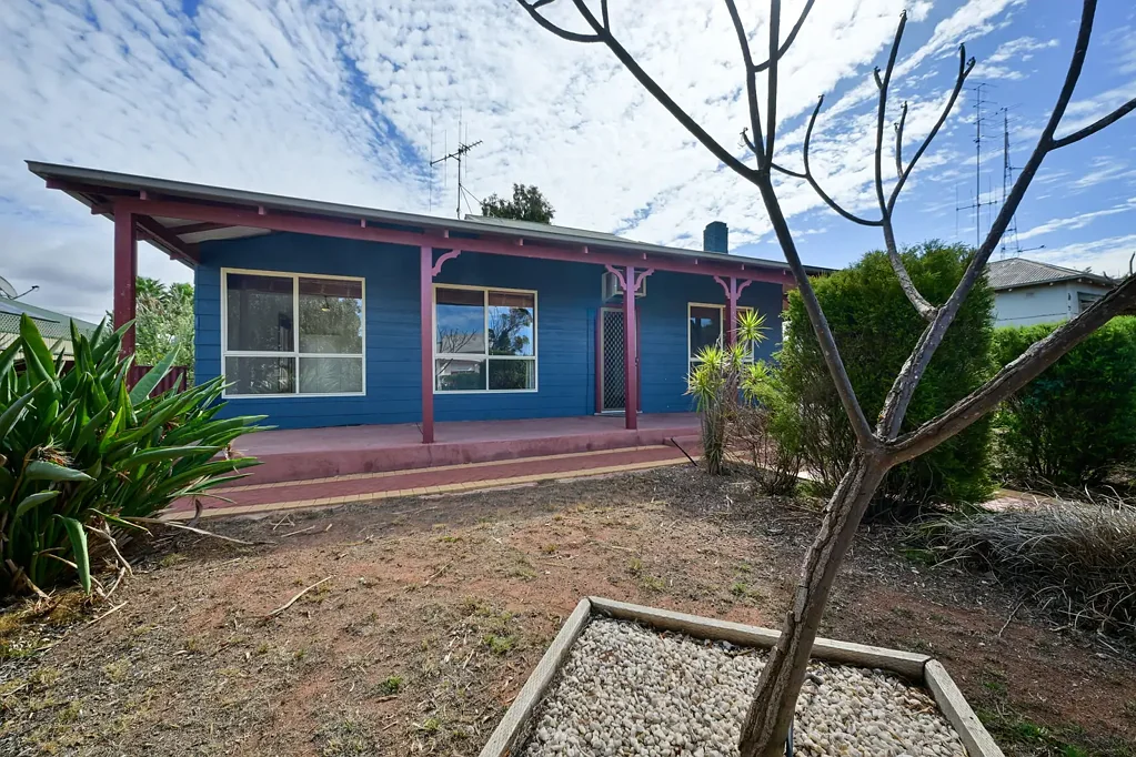 Whyalla Playford 3침실 CHARM, SPACE & POTENTIAL ON A GENEROUS ALLOTMENT