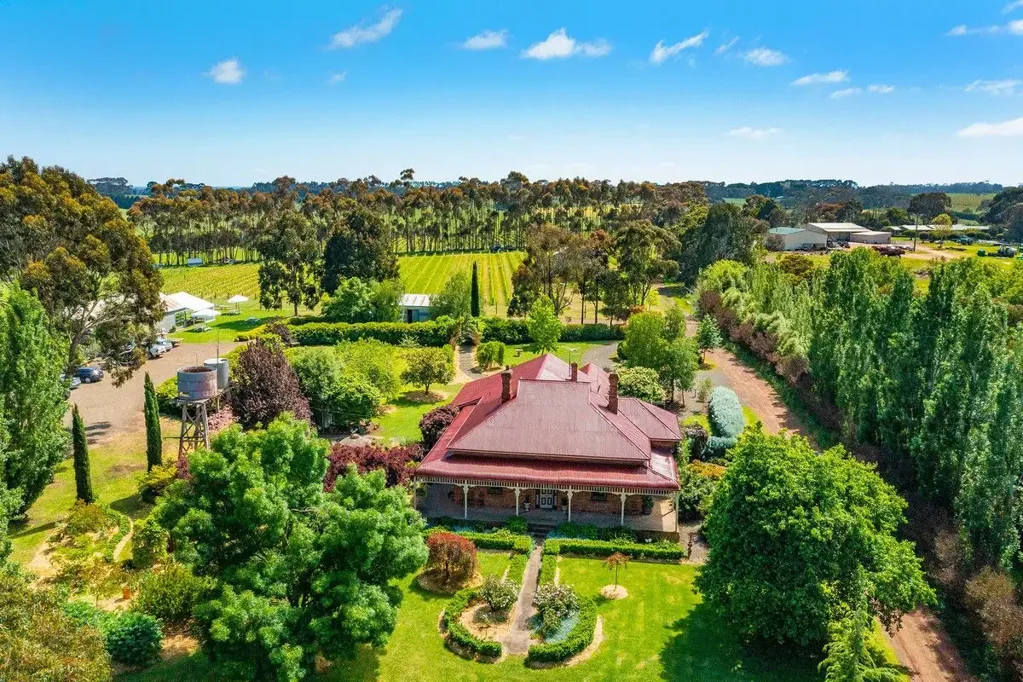 Hamilton Pierrepoint Estate - Historic Homestead and Vineyards