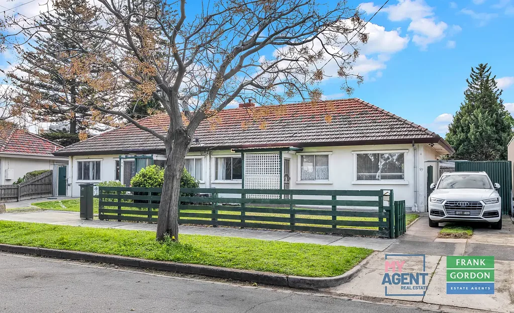 Port Melbourne 5 Bedroom Wide Block, Comfortable Home on the Park