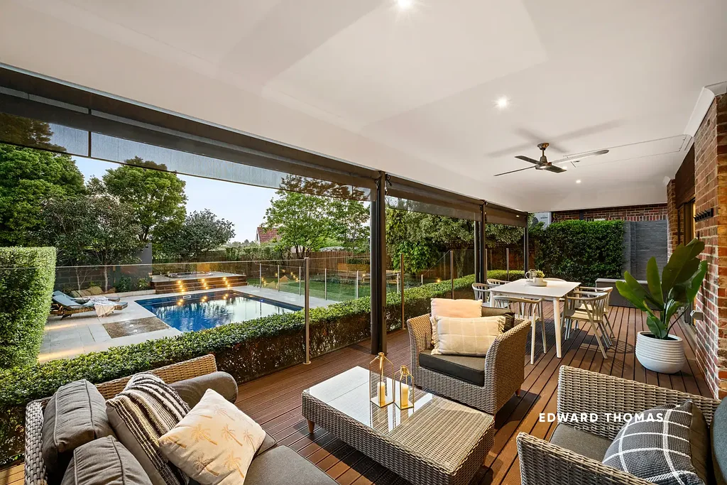 Pascoe Vale South 5Kwarto A Family Haven with Space, Style and Poolside Entertaining
