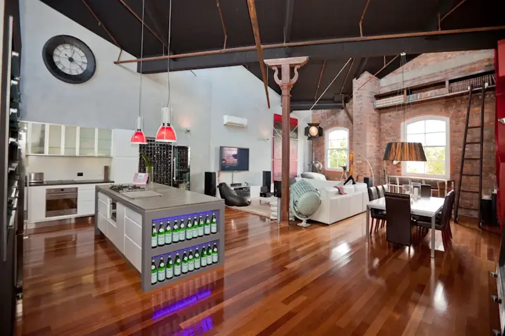 FURNISHED APARTMENT IN HISTORIC WINCHCOMBE CARSON WOOLSTORE - TENERIFFE