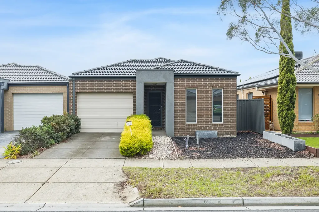 Modern Family Living in the Heart of Manor Lakes