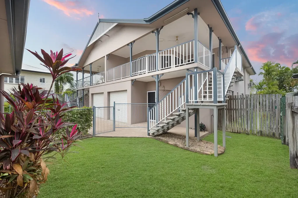 Hermit Park 2房  Wow : A House In A Unit Complex : You Have To See This !