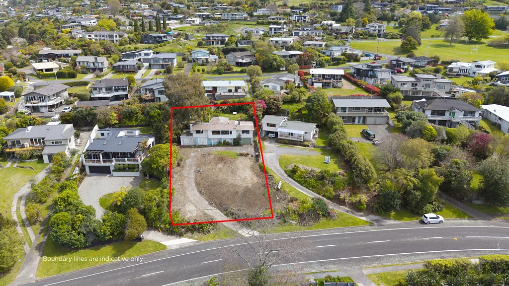 Acacia Bay 4Zimmer Prime rebuild opportunity in Acacia Bay