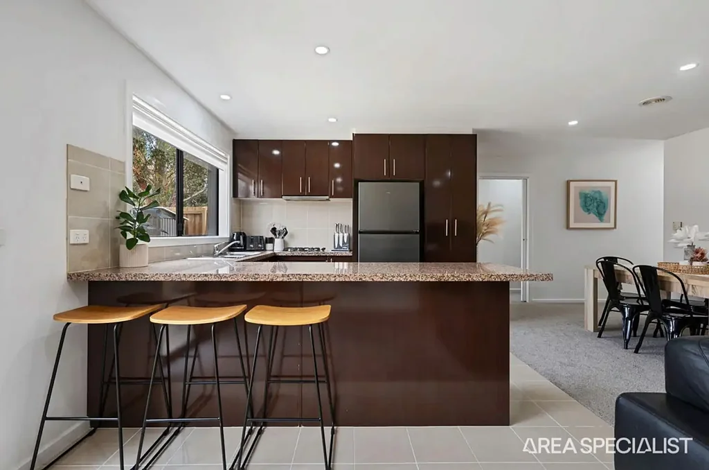 Melton South 3ห้องนอน THE BRIEF: Convenience Meets Prime Location!