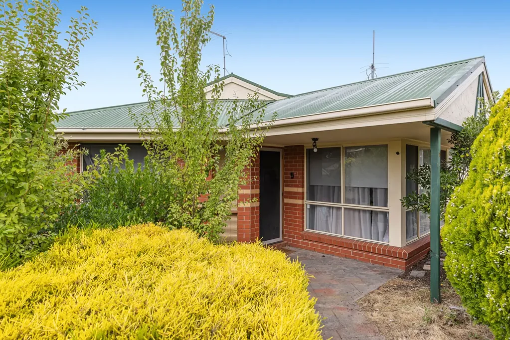 Mount Clear 2Zimmer Spacious, Single-Level Comfort with an Exceptional Backyard