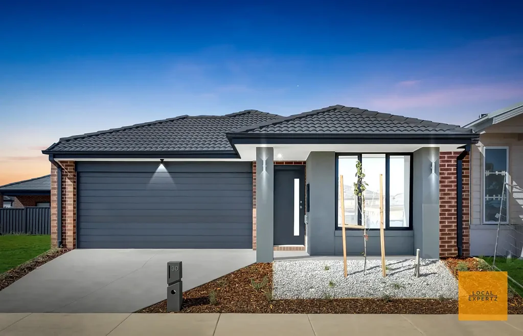 Melton South 3房 全新住宅设计 现代 舒适便利 三卧宽敞 主卧套房步入式衣帽间 开放式厨房餐厅客厅 管道供暖蒸发冷却 太阳能 低维护庭院 Brand New Family Home in Prime Melton South Location – Perfect for FHOG Buyers