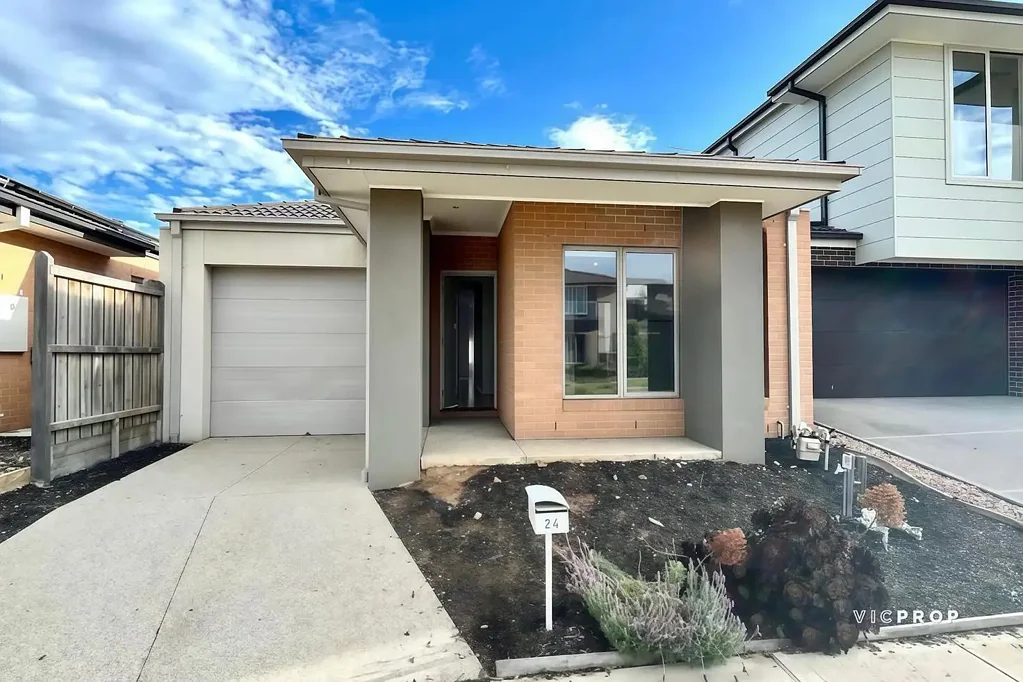 24 Bowling Avenue, Point Cook, VIC 3030