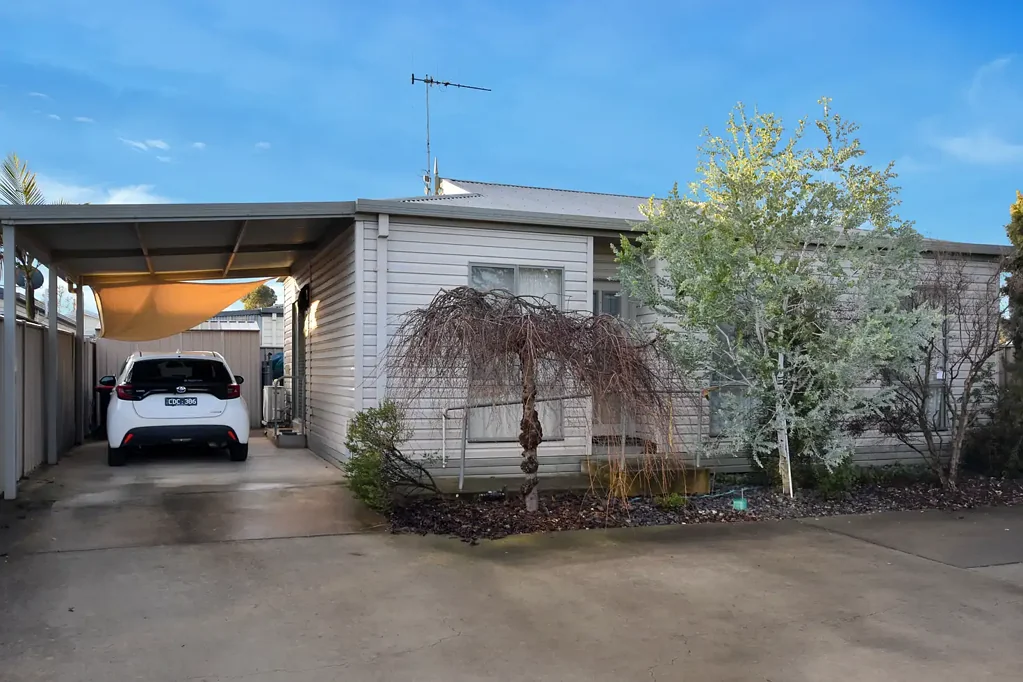 Mooroopna 2 Bedroom LOCATED IN A UNDER 55'S VILLAGE - MOOROOPNA