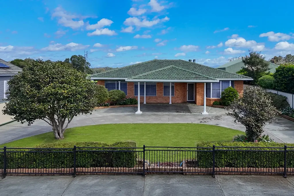 West Kempsey Rare Riverside Residence on 3.54Ha (8.7Ac) - Right in Town