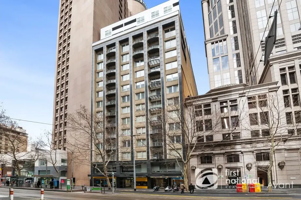 Spacious apartment on 325 Collins!