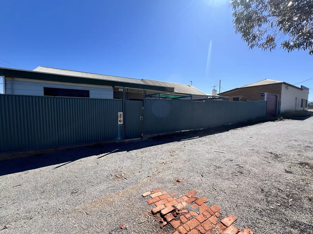 Broken Hill 4 Bedroom Room to Move!