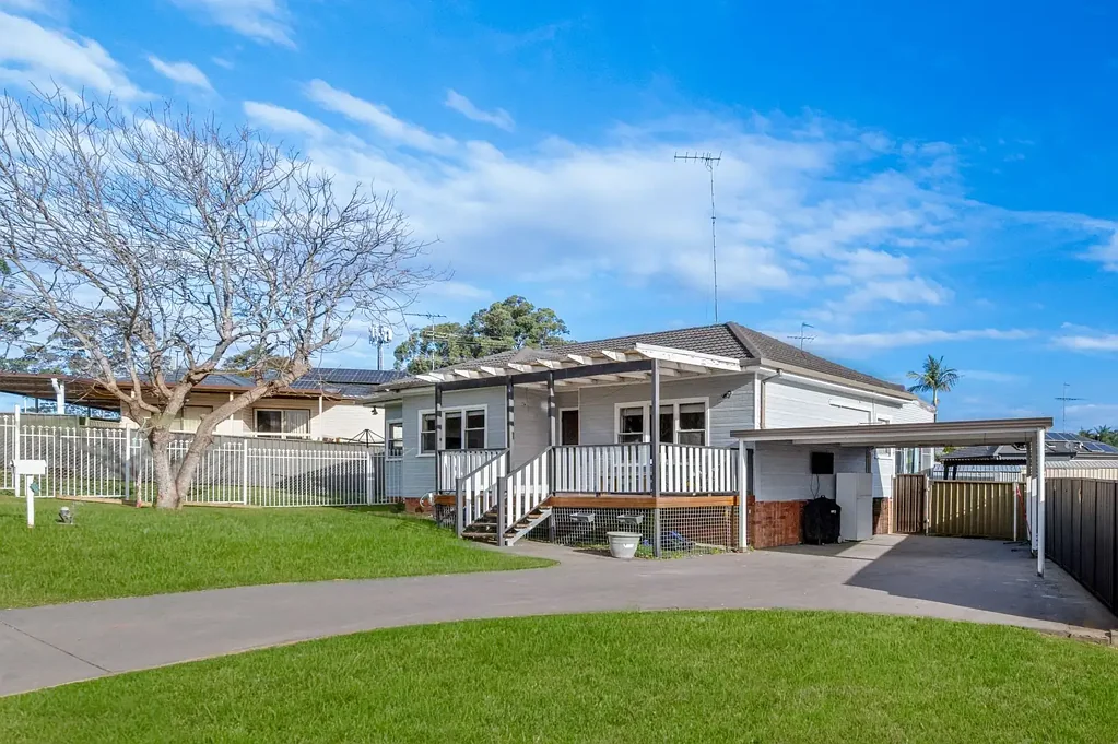 9 Browning Avenue, Campbelltown, NSW 2560