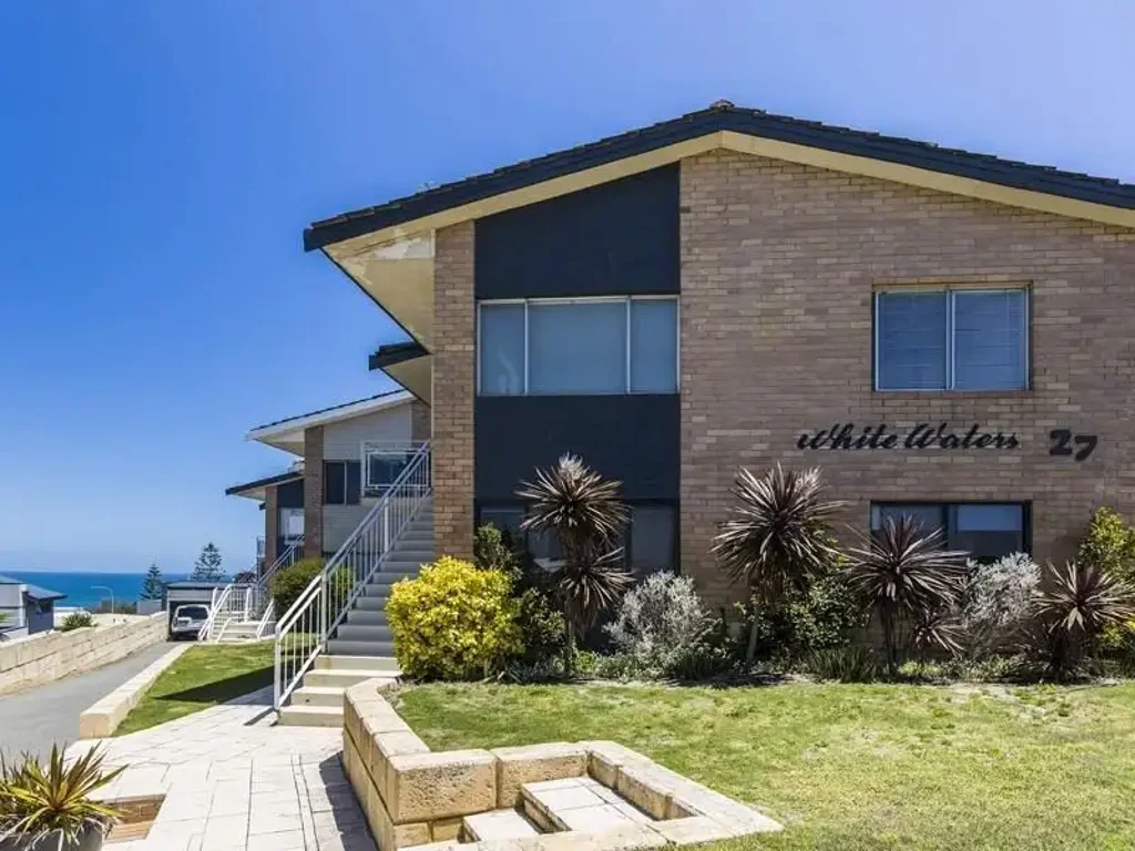 Coastal Living Just Steps from Scarborough Beach