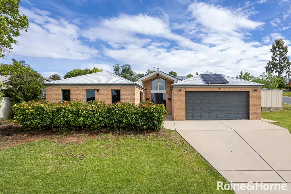 19 Yanko Crescent, Bourkelands, NSW 2650